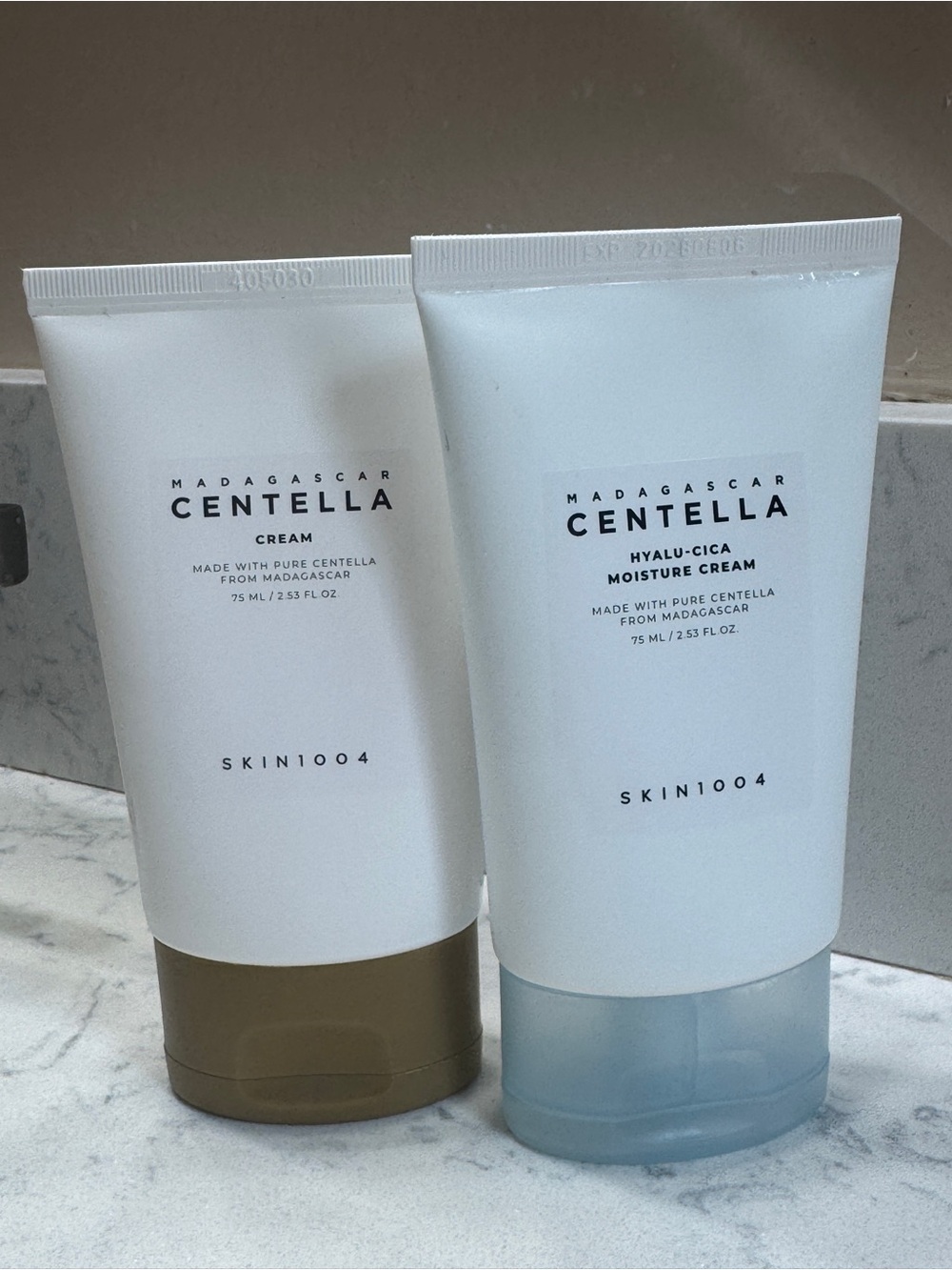 Skin1004 Madagascar Centella Hyalu-Cica Moisture Cream - White/Blue